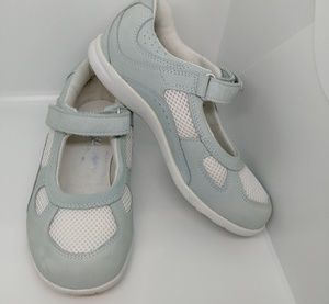 Barefoot Freedom Delite Sky Blue White 5 Wide Shoe